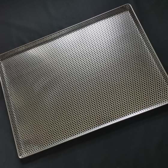 Perforated Stainless Steel Tray vs Solid Tray: Which One Is Better for Your Application?